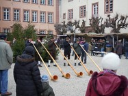 Impressionen vom Schlosshof - Alphornbläser (Foto: Katharina Benner Lückel)