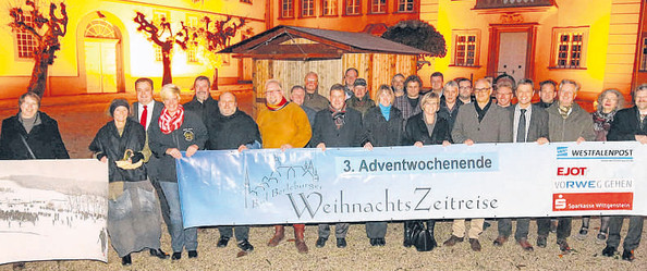 WeihnachtsZeitreise 2014: Organisatoren und die Sponsoren haben alles im Griff – und 'Listen-Willi' (Wilhelm Pickhan) hat den Plan. (WP-Foto: Peter Kehrle)