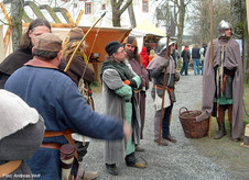 Warenprobe durch den Marktvogt (Foto: Andreas Wolf)