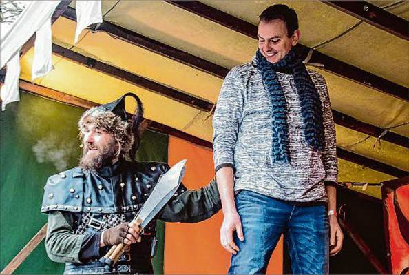 Dieser tapfere, junge Familienvater musste - anders als es sein Gesichtsausdruck verheißt - bei der Vorführung von 'Opus Furore' um sein Leben fürchten. (SWA-Foto: Boris Edelmann)
