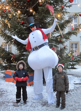 Der Schneemann - Stelzenattraktion (Foto: )