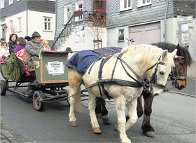 Lange Wege, einfache Lösung: Kutschfahrten führten von der Unterstadt in die Oberstadt und zurück. (SZ-Fotos: Holger Weber / Dr. Volker Gastreich)