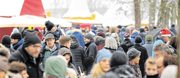 Letzte Hinweise vor dem Auftritt: Beim Weihnachtskonzert zur Zeitreise wartet die Musikschule Wittgenstein mit zahlreichen Ensembles auf. (WP-Foto: Peter Kehrle)