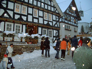 Impressionen vom Weihnachtsmarkt in Diedenshausen (Foto: Dorfgemeinschaft Diedenshausen)