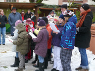 Impressionen vom Schlosshof - Schulchor der Burgfeldschule (Foto: Rikarde Riedesel)