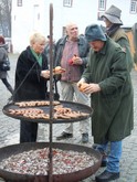 Impressionen vom Schlosshof - Wildwurstbraterei (Foto: Katharina Benner Lückel)