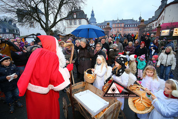Der Nikolaus mit seinen kleinen Helfern, den Engelchen, auf der WeihnachtsZeitreise (Foto: Peter Kehrle - fotogeist.com)