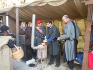 Impressionen vom Schlosshof - Waffelstand der evangelischen Gemeinschaft (Foto: Rikarde Riedesel)