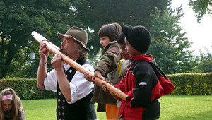 'Der Mundwerker' Michael Klute - Walking Act mit Drehorgel und Dudelsack auf dem Goetheplatz