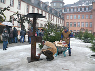Impressionen vom Schlosshof - 'Heizen' auf dem Schlosshof (Foto: Rikarde Riedesel)