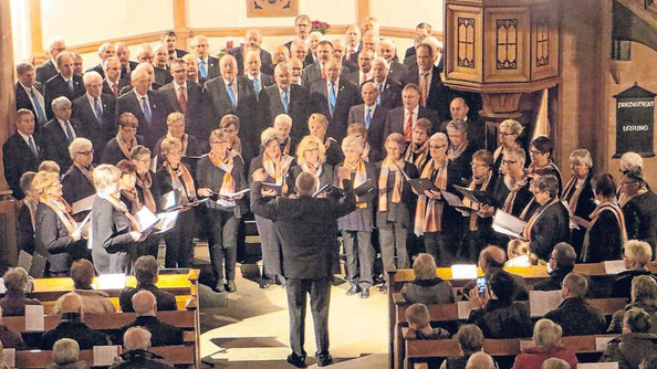 Alle vier Chöre in der evangelischen Stadtkirche Bad Berleburg konnten eindrucksvoll beweisen, welch hohes Niveau die Vokalmusik in der Region Wittgenstein erreicht. (SZ-Foto: hc)