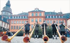 Verschiedene musikalische Beiträge stimmten die Besucher schon gestern auf das anstehende Weihnachtsfest ein. (SZ-Foto: Michael Wetter)