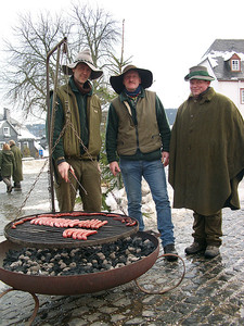 WeihnachtsZeitreise 2010 war erneut ein voller Erfolg: Wildbret auf dem Schlosshof. (WP-Foto: Lena Siegel)