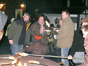 Impressionen vom Schlosshof - Stockbrot (Samstag) (Foto: Rikarde Riedesel)