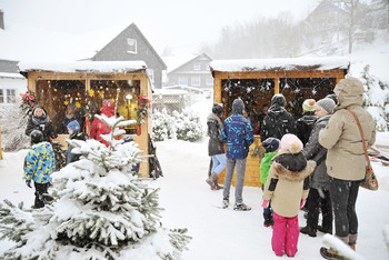 Impressionen vom Weihnachtsmarkt in Wingeshausen (Foto: BLB-Tourismus GmbH)