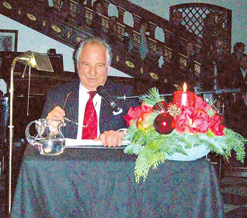 Friedrich von Thun las auf Einladung der Kulturgemeinde auf Schloss Berleburg unter dem Thema 'Weihnachten bei den Buddenbrooks'. (SZ-Foto: ahe)