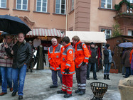 Impressionen vom Goetheplatz - Hilfskräfte des DRK (Foto: Rikarde Riedesel)