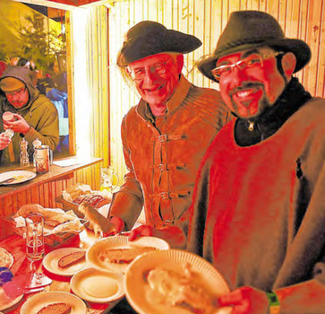 Schweizer Raclette mit einer Scheibe Brot. Lecker! (WP-Foto: Peter Kehrle)