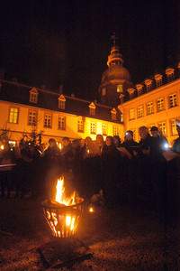 Der Chor 'Singsation' der Musikschule Wittgenstein ist am Samstagabend auf dem Schlossplatz aufgetreten. (WP-Foto: Laura Mock)