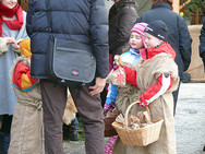 Impressionen vom Goetheplatz - Plätzchenverkauf des Fördervereins der Burgfeldschule (Foto: Rikarde Riedesel)